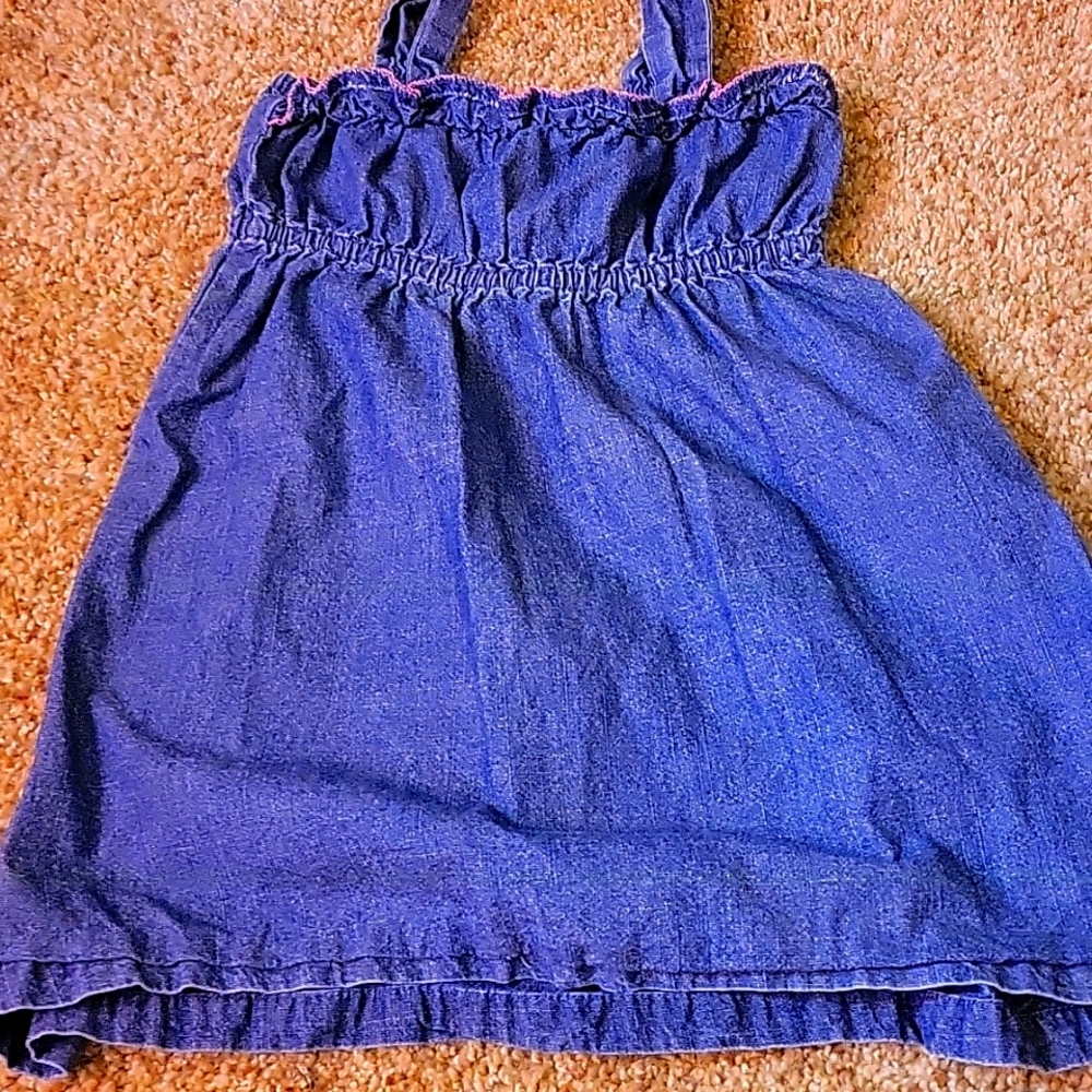Size 4 Toddler denim dress with pink trim on ruffle. So sweet for summer ☀️